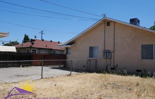 381/385 Las Palmas Ave