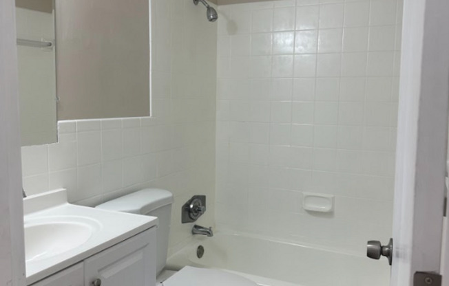 1 bed, 1 bath, 650 sqft, $1,265, Unit 1650-9