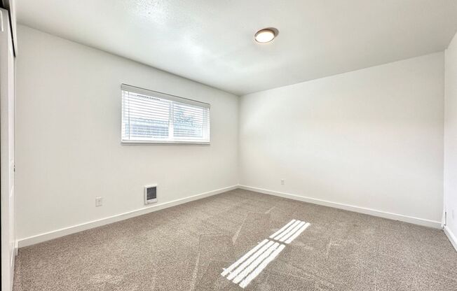 1 bed, 1 bath, 555 sqft, $1,355, Unit 32