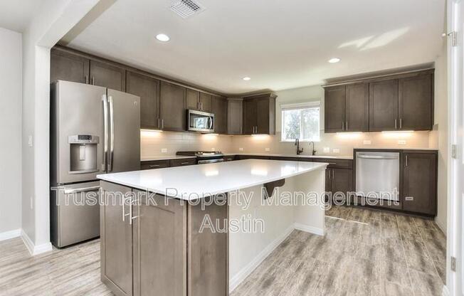 220 COMAL LN