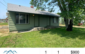 1522 S 9th Avenue - Duplex in Yakima