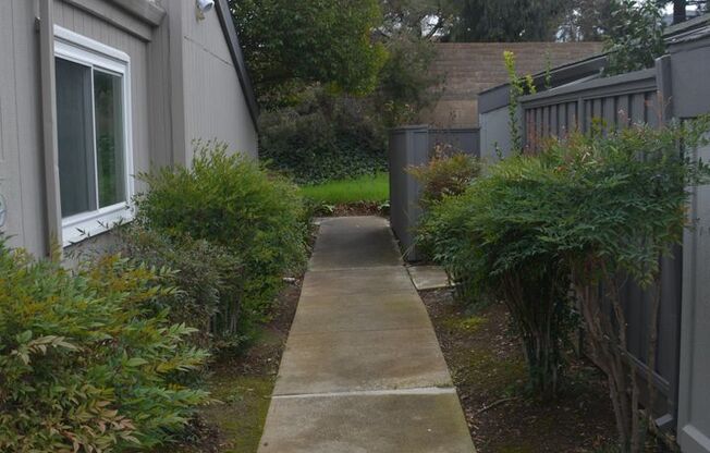 Afordable and spacious Concord 2/1 townhome