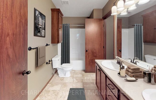 3 beds, 2.5 baths, 2,100 sqft, $1,875, Unit 6602 E 45th Street