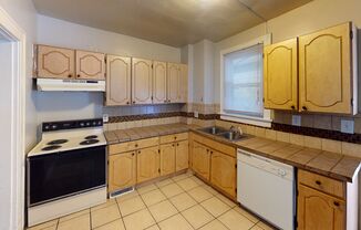 3 beds, 1 bath, $1,650, Unit 383