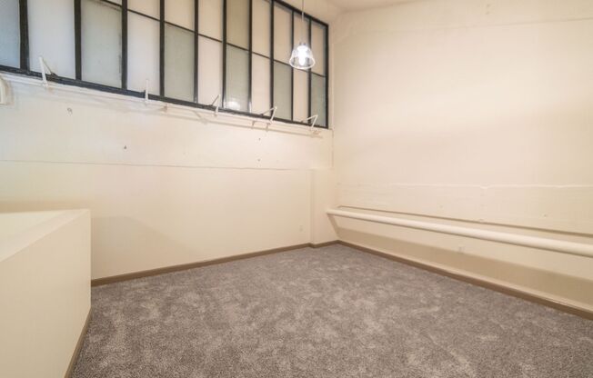 2 beds, 1 bath, 1,080 sqft, $1,650, Unit 216