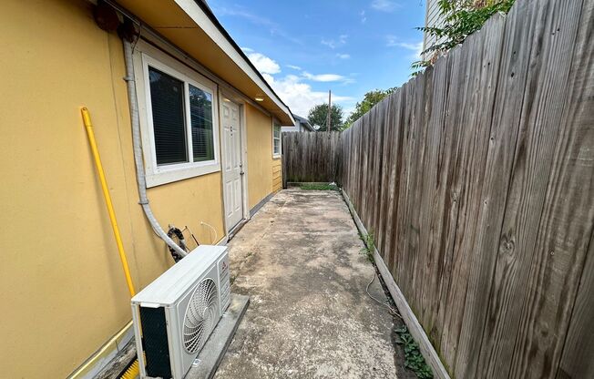 1 bed, 1 bath, 400 sqft, $650