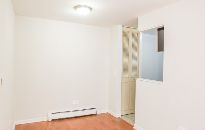 1055 W CATALPA