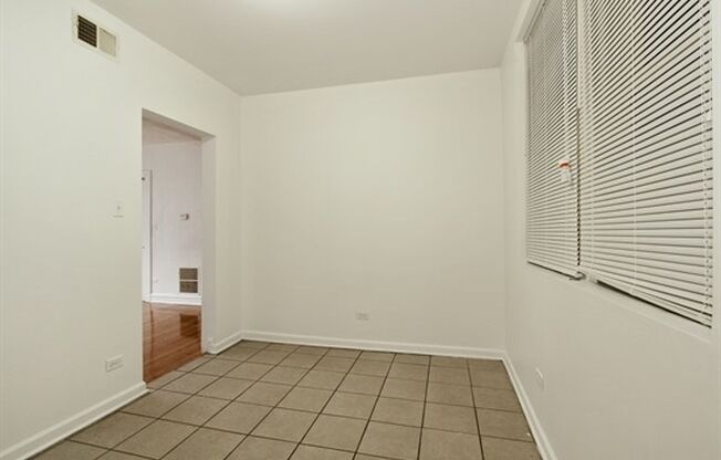 7601 S Coles