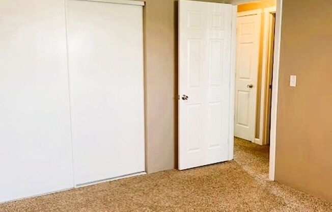 2 beds, 1 bath, 830 sqft, $1,250, Unit B-205