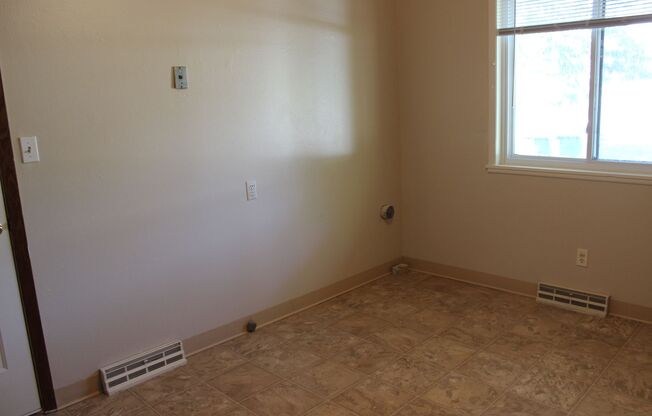 2 beds, 1 bath, $1,395