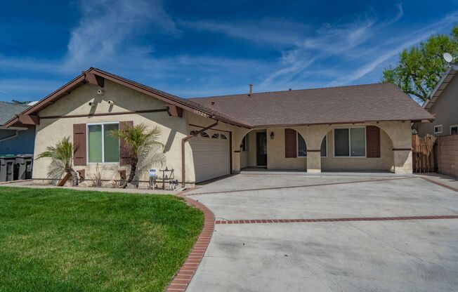 Single Story 3 Bedroom Home for Rent in Canyon Country!