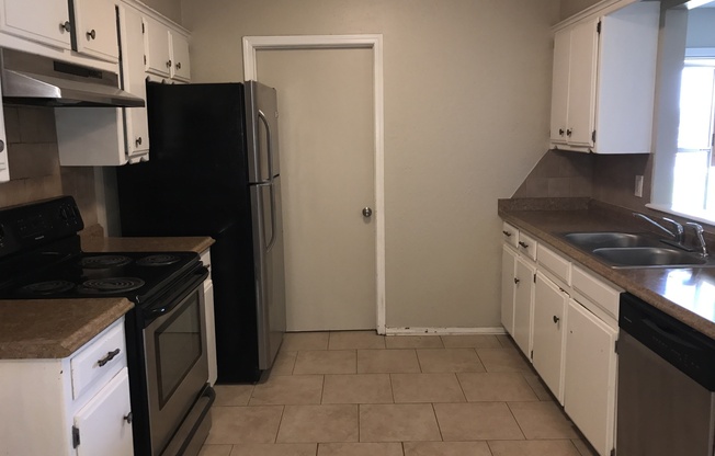 2 beds, 1 bath, $1,025