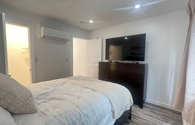 1 bed, 1 bath, 572 sqft, $2,995, Unit Los Caballeros #106