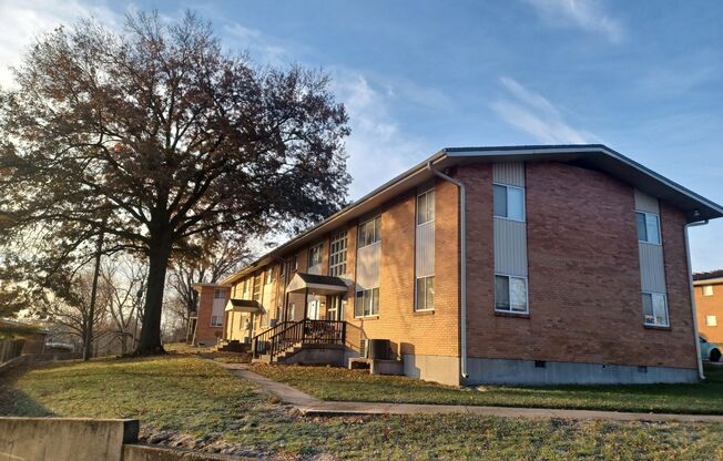 1 bed, 1 bath, 590 sqft, $950, Unit 74