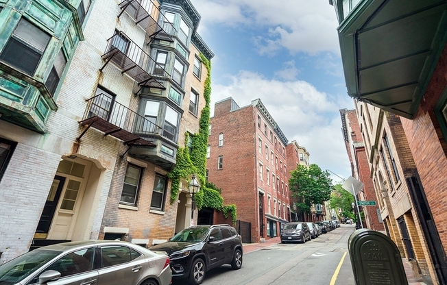 2 beds, 1 bath, $4,200, Unit 2