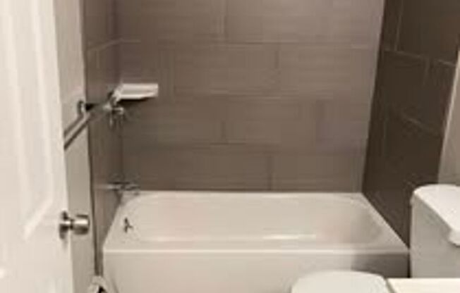 1 bed, 1 bath, 650 sqft, $1,050, Unit 28-101