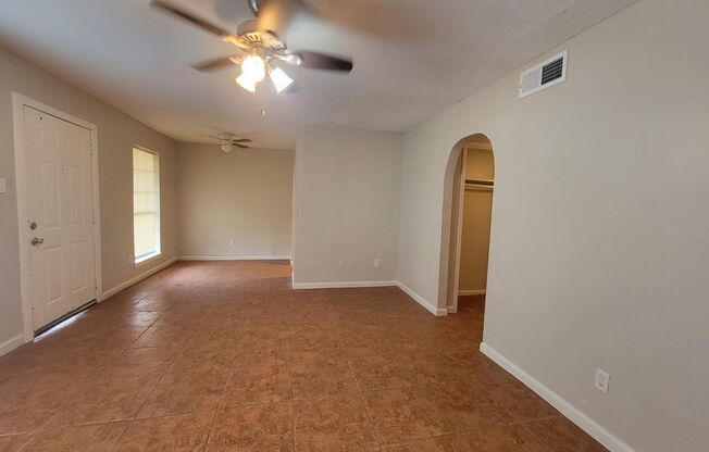 2 beds, 1 bath, $930, Unit 12
