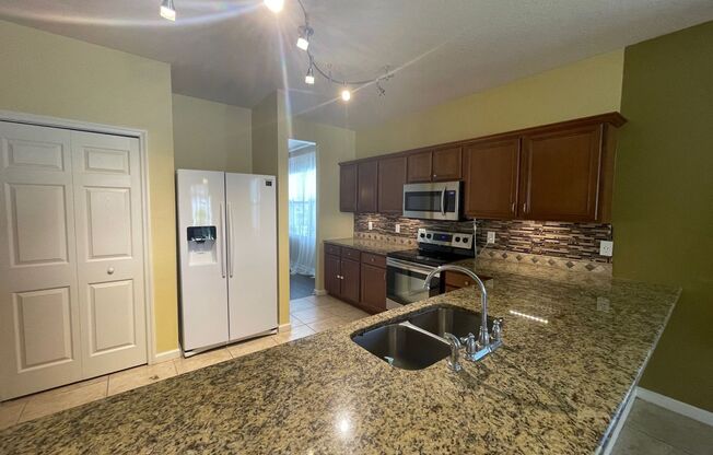 Eagle Lake Single Family Home Available!!