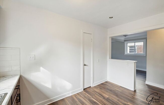 2 beds, 1 bath, $1,200, Unit 15470