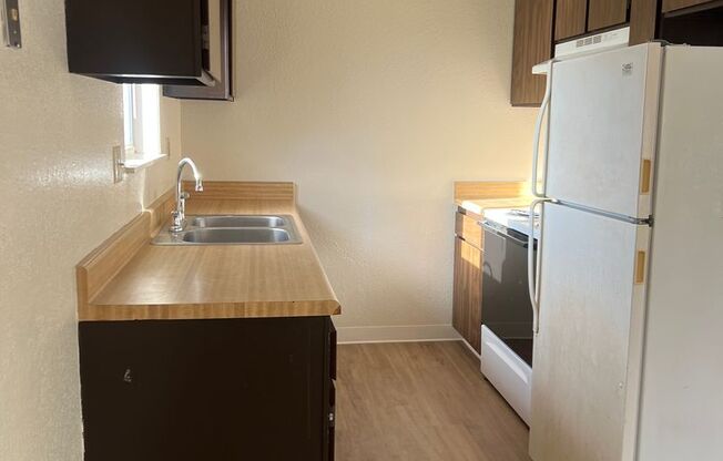 2 beds, 1 bath, $1,200, Unit 05B