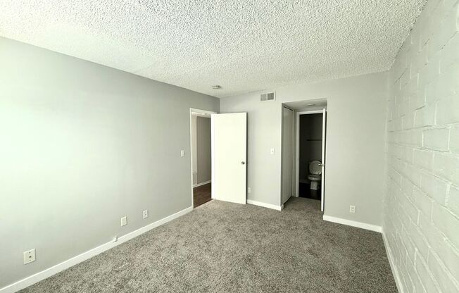 Park Apartments-Beautiful recently renovated
