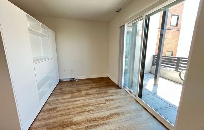 4045 Broadway