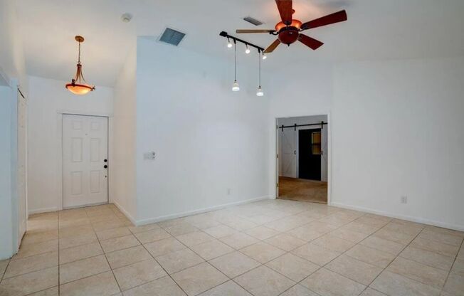 3/2 POOL home in Harbor Estates Stuart--Lots of Parking!