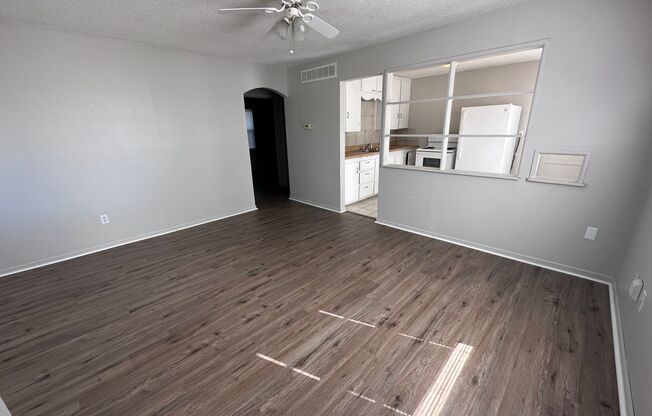$1250 - 3 bed 1.5 bath - Single Family Home located in the McCormick Neighborhood