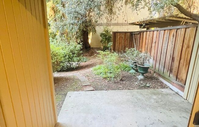 2 beds, 1 bath, $3,000, Unit Unit 133