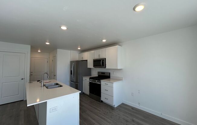 3 Bedroom 2.5 Bathroom Townhouse in Eagle Mountain!