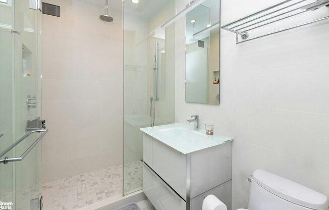 1 bed, 1 bath, 1,000 sqft, $6,500, Unit 8L
