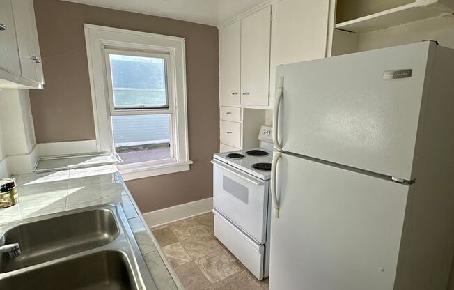 2 beds, 1 bath, $1,000