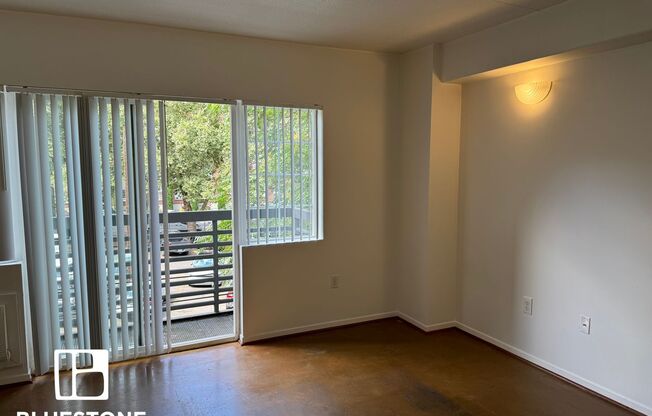Studio, 1 bath, 400 sqft, $1,050, Unit 305