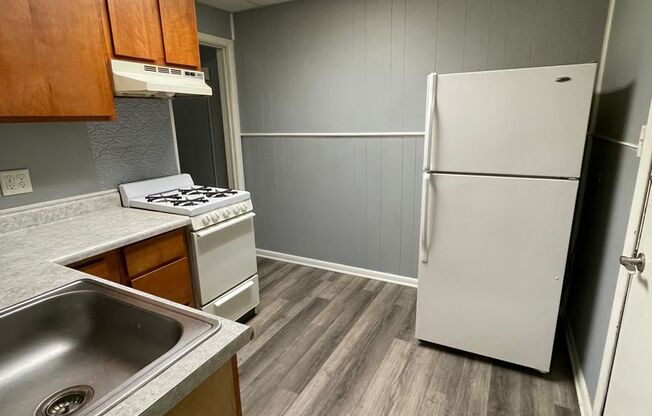 2447 E Walnut Street