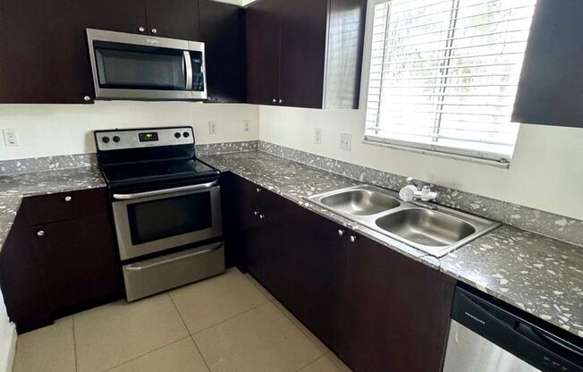 4 beds, 2 baths, 1,407 sqft, $2,575, Unit 088