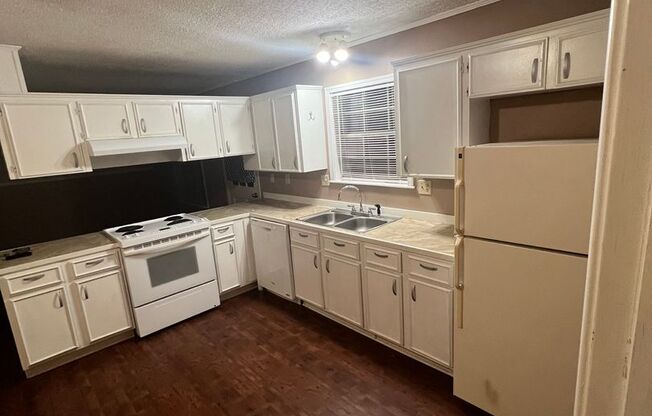 3 beds, 2 baths, $1,595