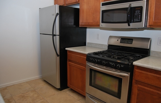 3 beds, 2 baths, $1,690, Unit # 2111