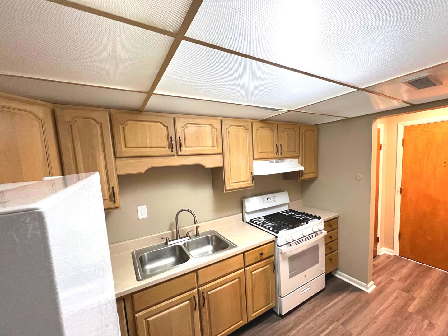 1 bed, 1 bath, 750 sqft, $879, Unit 1300F