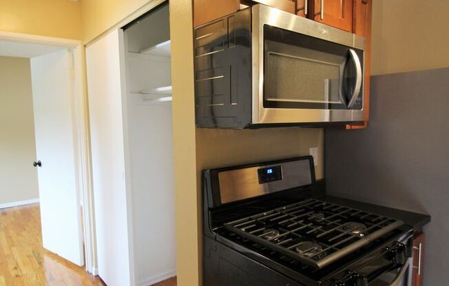 1 bed, 1 bath, 650 sqft, $895, Unit 5