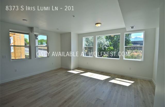8373 S IRIS LUMI LN