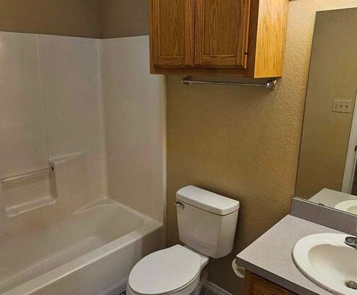 2 beds, 2 baths, 940 sqft, $850, Unit Unit 2