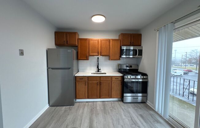 1 bed, 1 bath, 600 sqft, $1,425, Unit B - 38