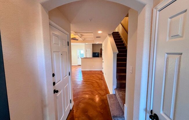 Great Townhome, Move-in Ready! Great Location, End Unit