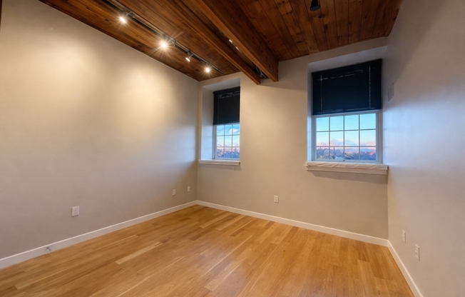 1 bed, 1 bath, 1,040 sqft, $2,400, Unit 142