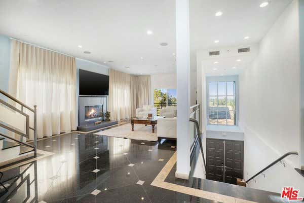 3971 FREDONIA DR