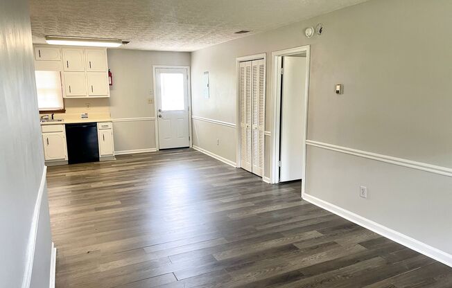 Welcome to this charming 1-bedroom, 1-bathroom home located in the vibrant community of Stockbridge, GA