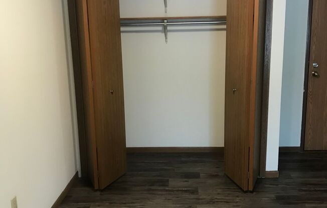 3 beds, 1 bath, 1,040 sqft, $1,695, Unit 3156-306