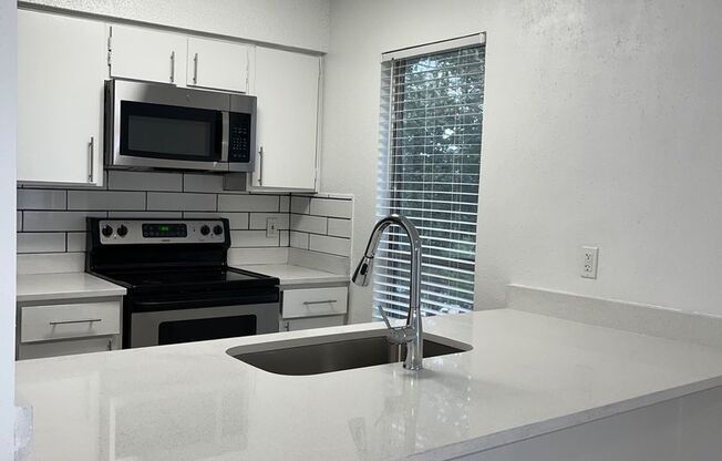 2 beds, 1 bath, 825 sqft, $1,295, Unit 211