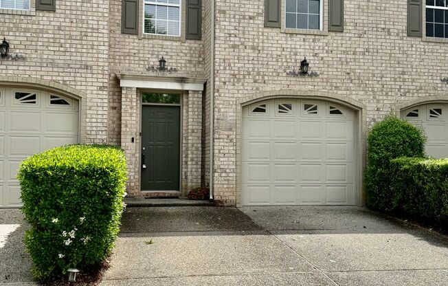 3BD/2.5BA Brick Townhouse in Chancellors Walk! New Flooring & New Paint Throughout!