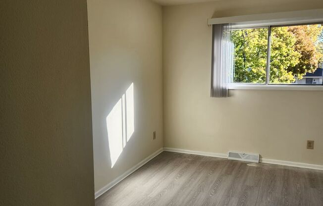 3 beds, 1.5 baths, 1,100 sqft, $1,500, Unit 3247